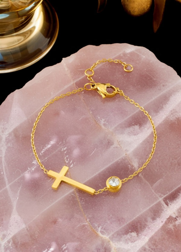 ✨ Bracelet délicat avec croix – Marque Kimi ✨