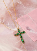 Collier croix doré acier inoxydable pierres vert émeraude tendance femme de la marque Kimi ✨